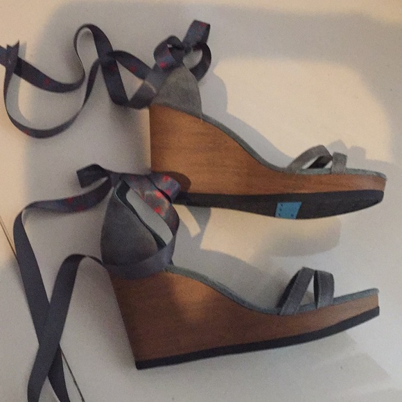 Liuid- ribbon tie/wood/wedges-women’s 6 - Picture 3 of 5